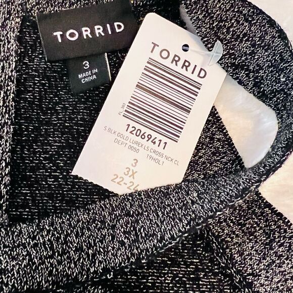 Torrid metallic PULLOVER CROSS NECK COLD SHOULDER SWEATER - Picture 5 of 7